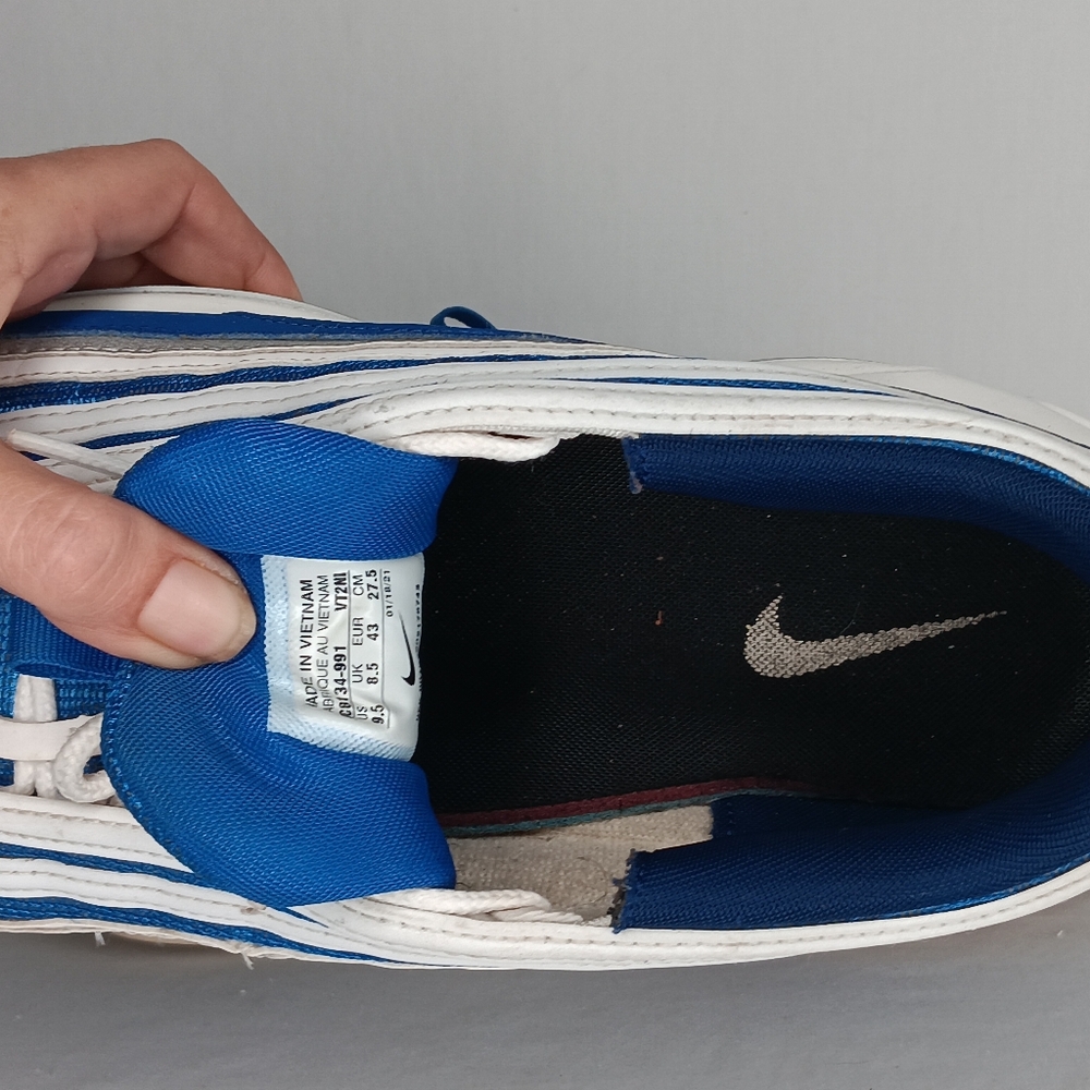Nike - Picture 4 of 6
